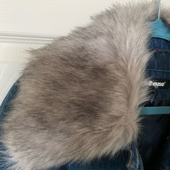 Jeans Denim Jacket Faux Fur Trim Large NWOT - Picture 3 of 8